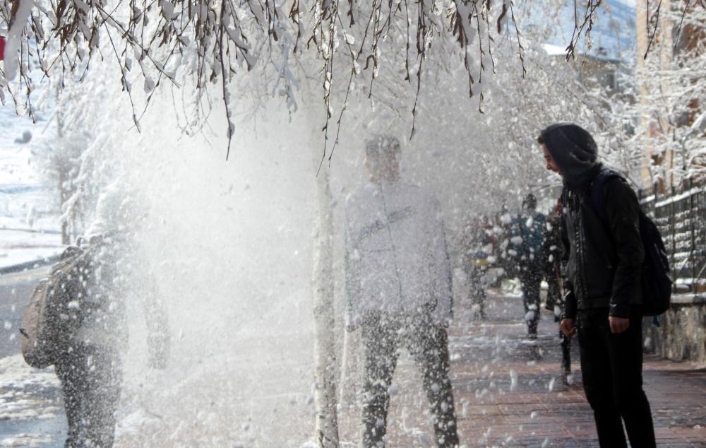 Erzurum'a kar yağdı