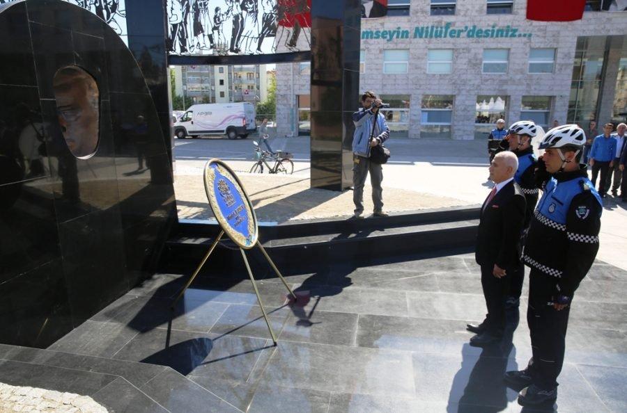 Nilüfer Belediyesi'nden Mona Lisa benzeri Atatürk Heykeli