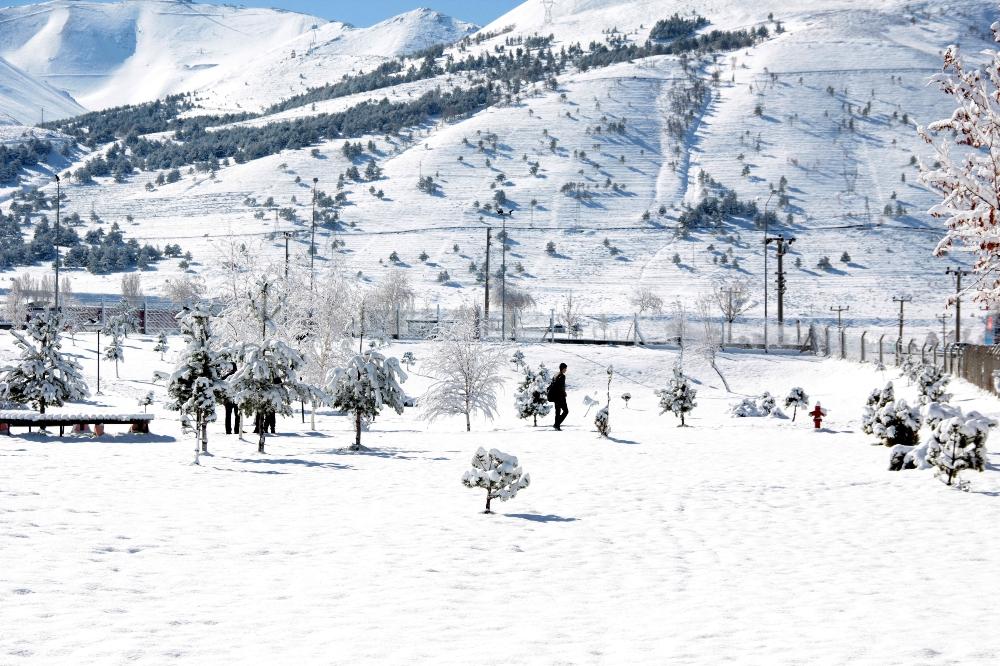 Erzurum'a kar yağdı