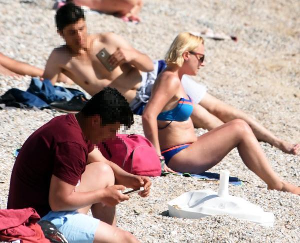 Kadın turiste rahatsız eden yakın markaj