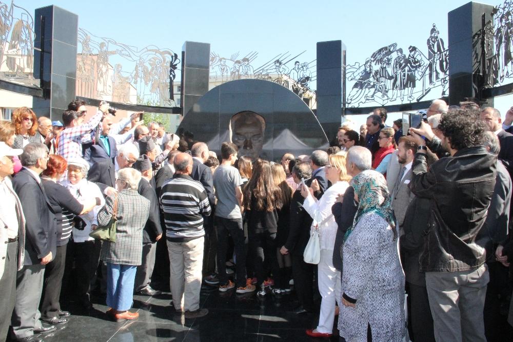 Nilüfer Belediyesi'nden Mona Lisa benzeri Atatürk Heykeli