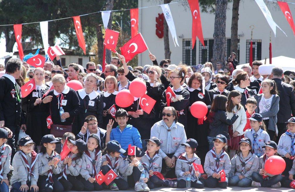 Ordu'daki 23 Nisan'a katılan temsili Atatürk