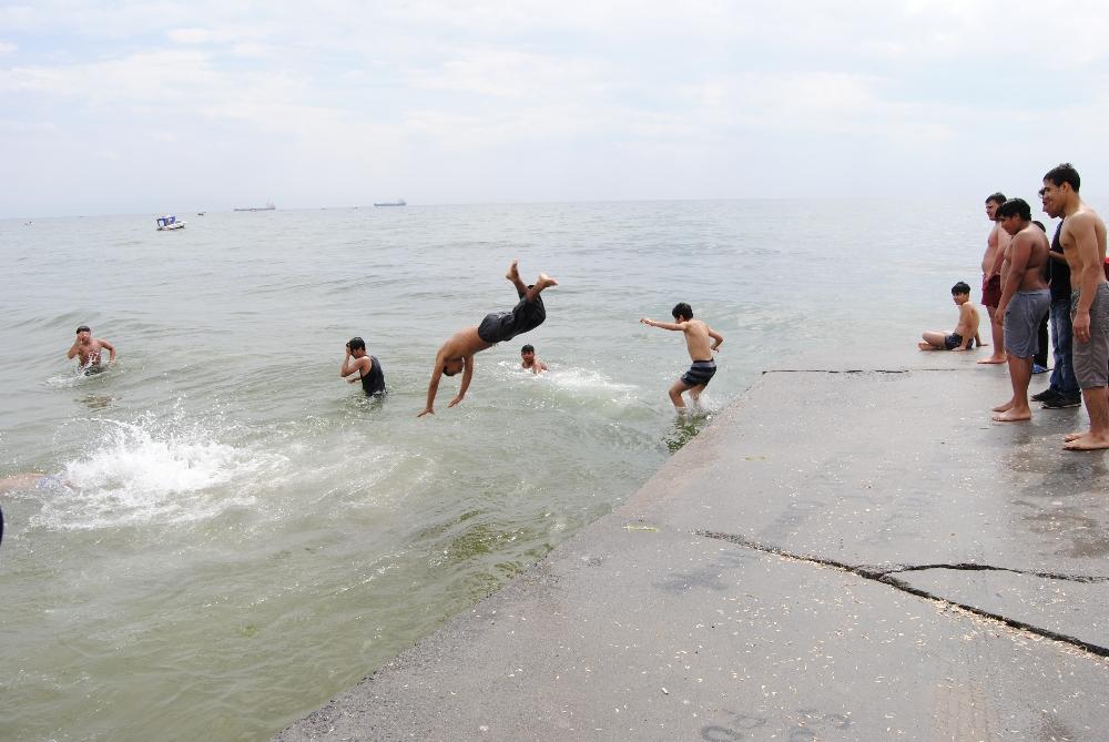 İstanbullular deniz sezonunu erken açtı