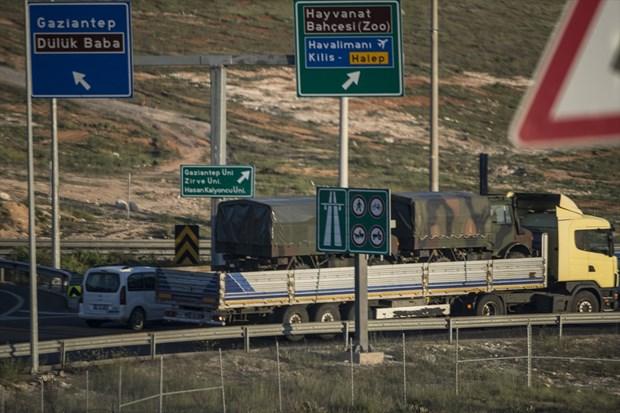 Kilis'e 13 tırlık askeri konvoy gönderildi