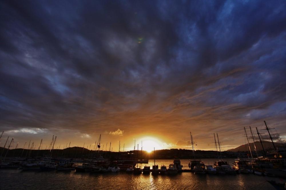 Bodrum'da gün batımı izleyenleri büyüledi