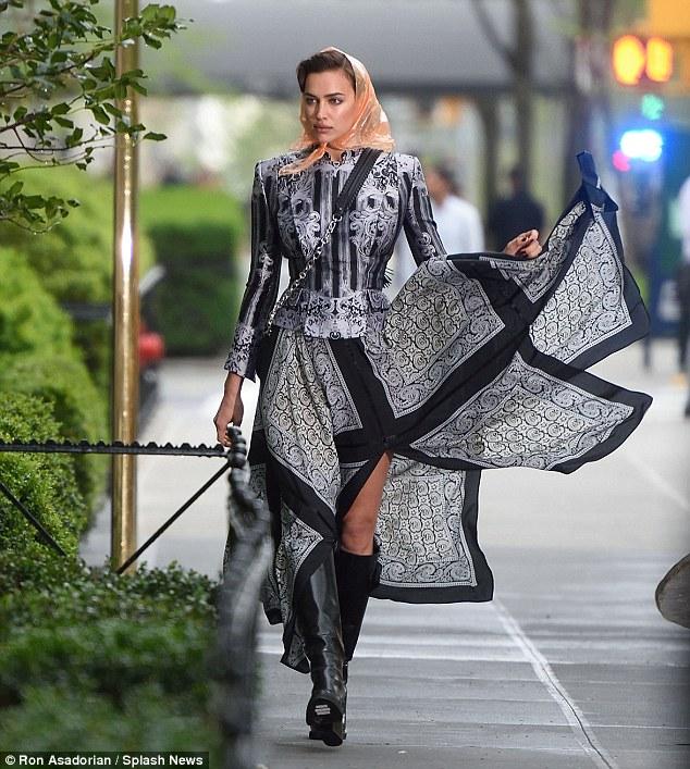 Irina Shayk başörtüsü taktı