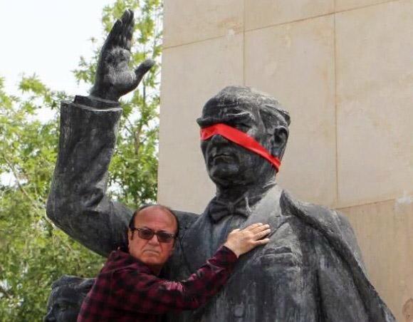 Atatürk'le uyuyan adam paylaşımı