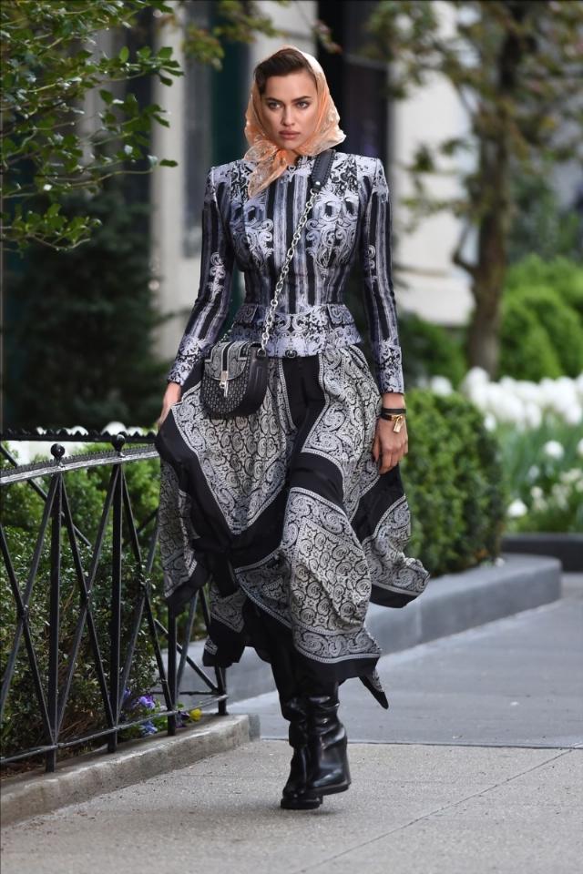 Irina Shayk başörtüsü taktı