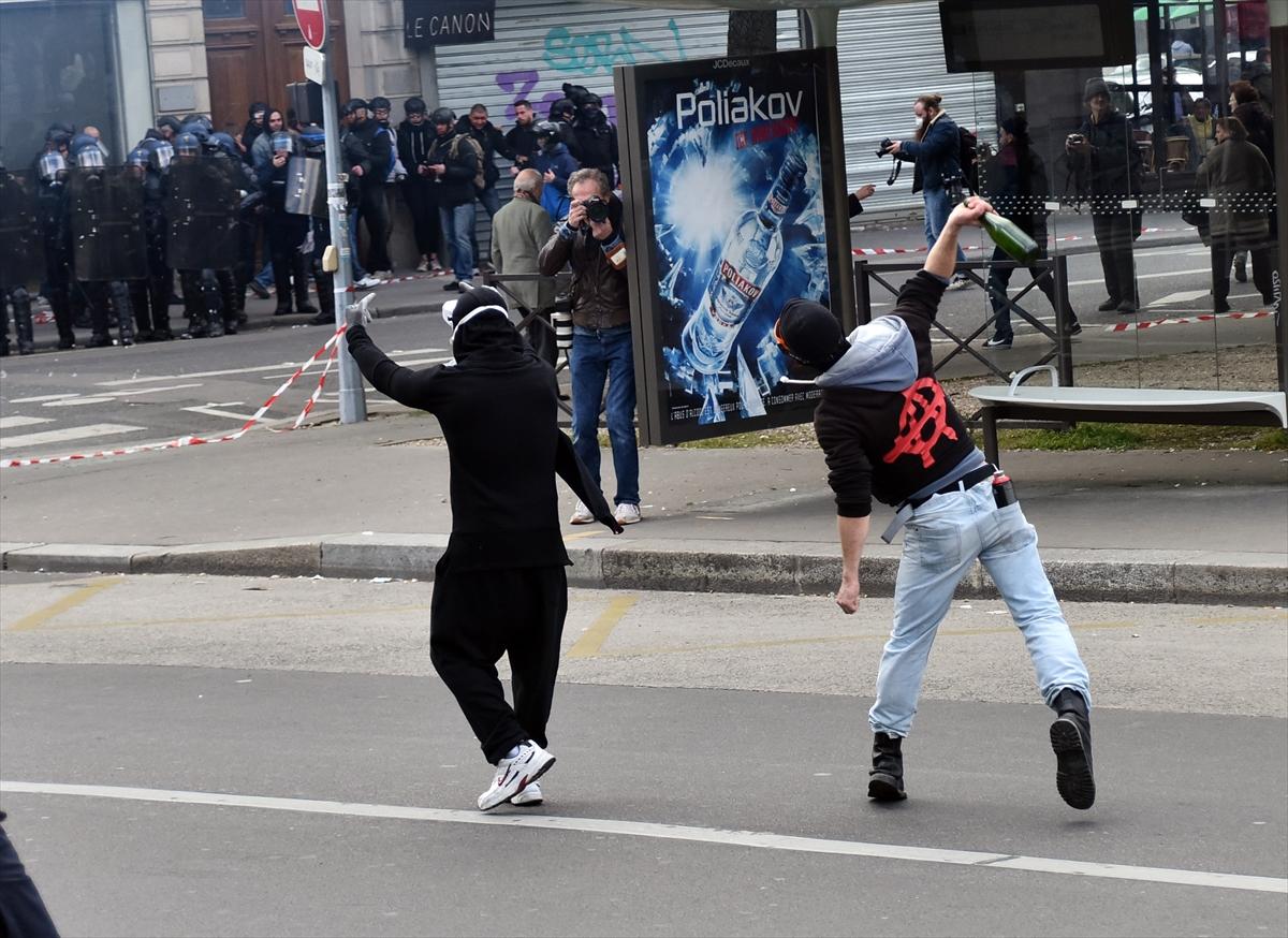 Fransa'da eylemciler polisle çatıştı