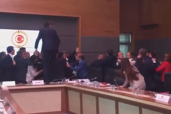 Dokunulmazlık görüşmesi ertelendi