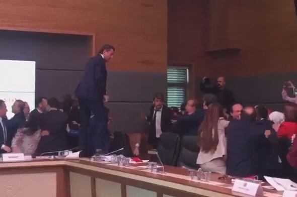 Dokunulmazlık görüşmesi ertelendi