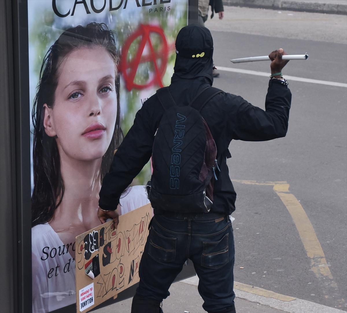 Fransa'da eylemciler polisle çatıştı