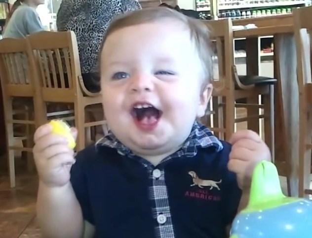 İlk defa limon yiyen bebekler İZLE