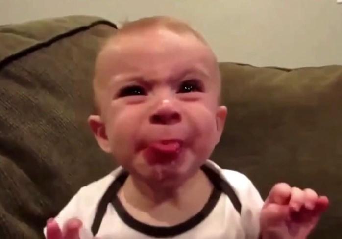 İlk defa limon yiyen bebekler İZLE