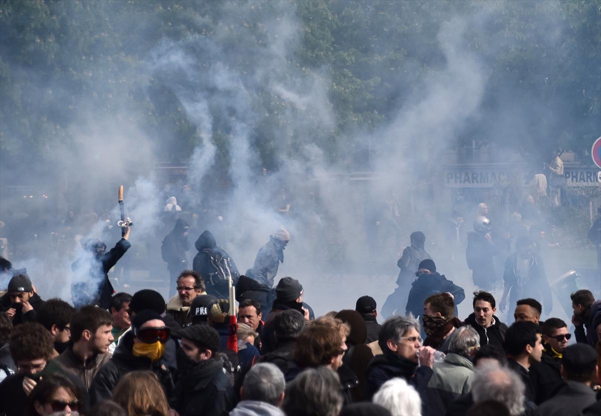 Fransa'da eylemciler polisle çatıştı