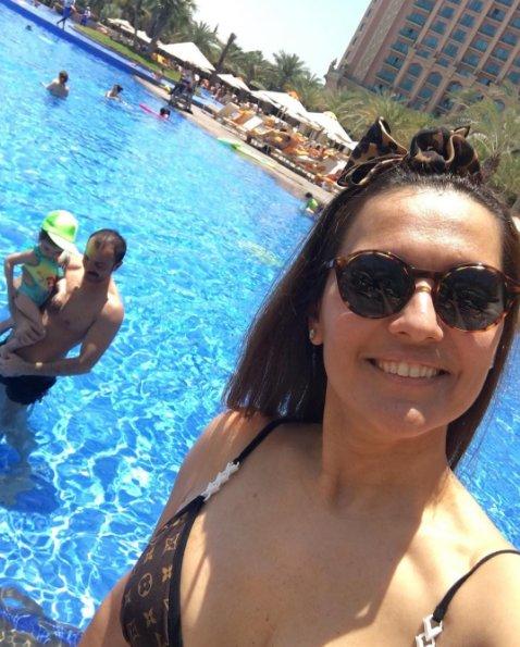 Demet Akalın Dubai'de fiyatlardan şikayetçi