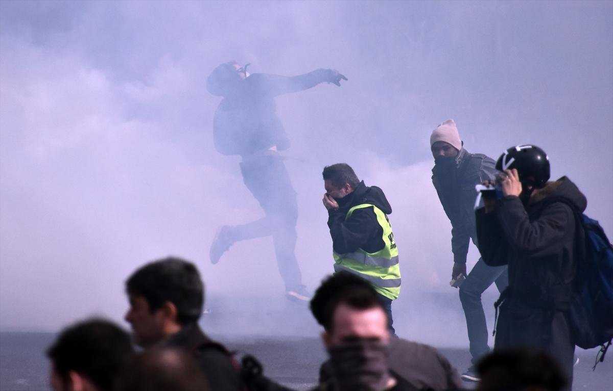 Fransa'da eylemciler polisle çatıştı