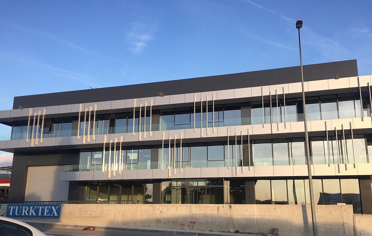 Eski Bakan Zeybekçi'ye hırsızlık şoku