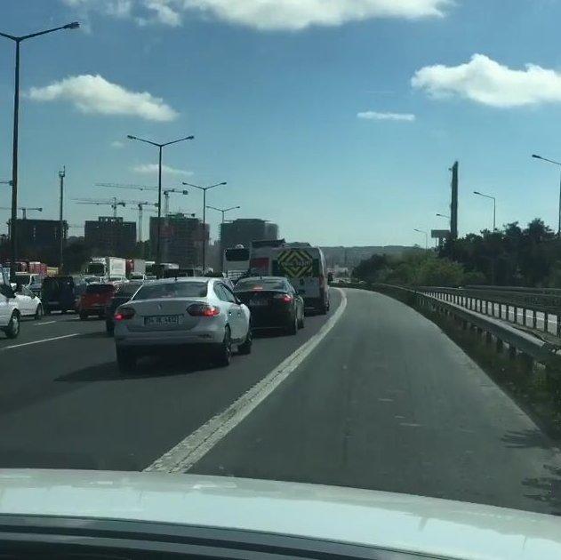 Demet Akalın emniyet şeridini ihlal etti