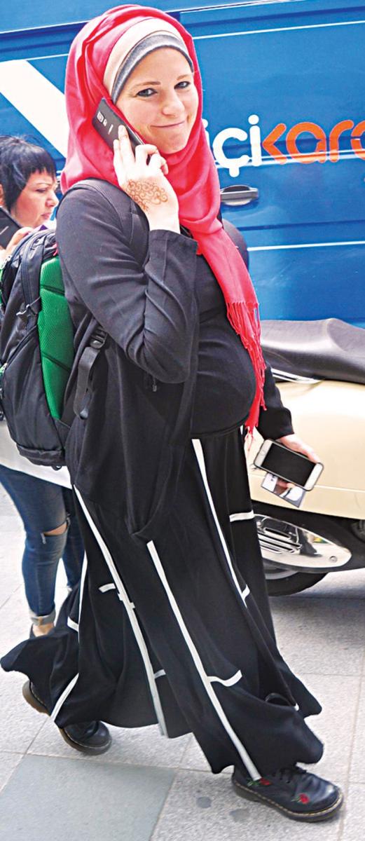 Burcu Çetinkaya bebeğinin cinsiyetini söylemiyor