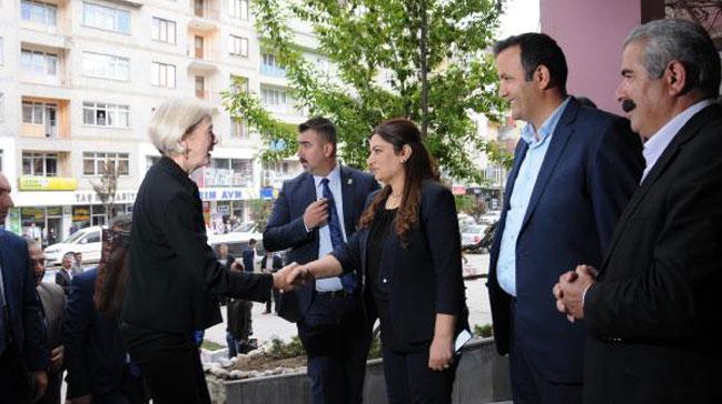 ABD konsolosu Hakkari'de HDP'liler ile görüştü