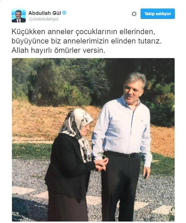 Abdullah Gül annesiyle fotoğrafını paylaştı