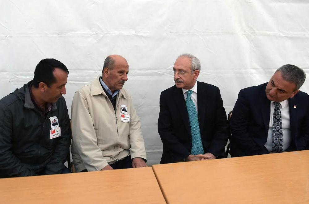 Kemal Kılıçdaroğlu şehit babasını ziyaret etti