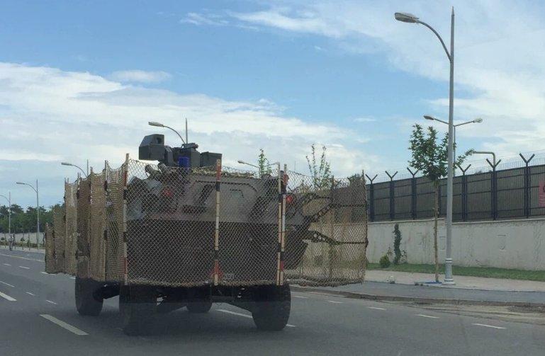 Diyarbakır'da zırhlı araca telli önlem