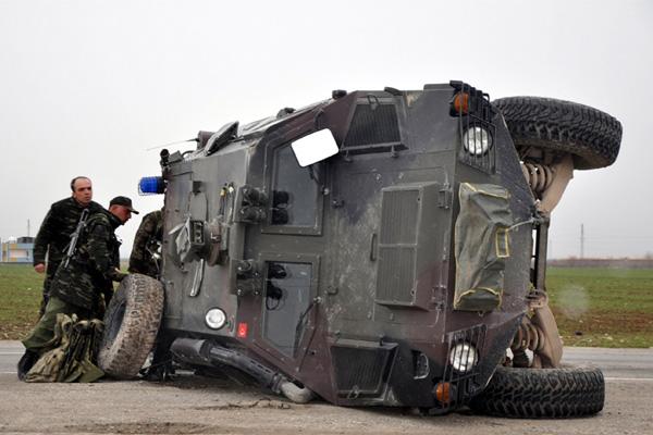 Diyarbakır'da zırhlı araca telli önlem