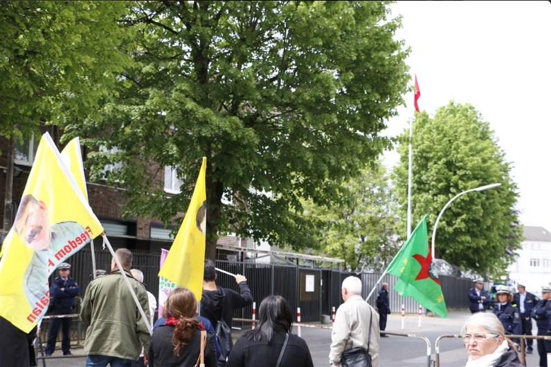 Köln'de vekilime dokunma eylemi