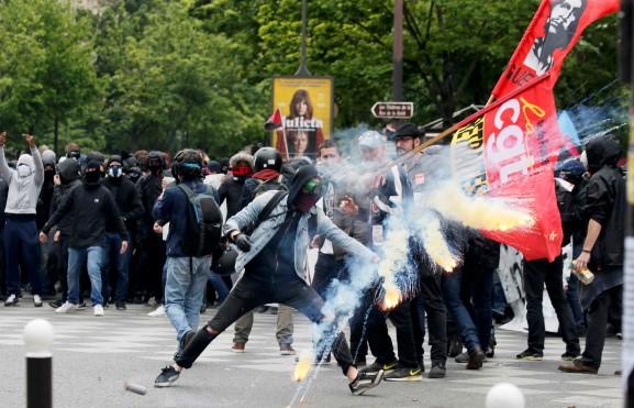 Paris’te protestoculara polis müdahalesi