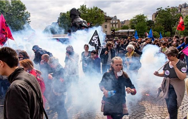 Paris’te protestoculara polis müdahalesi