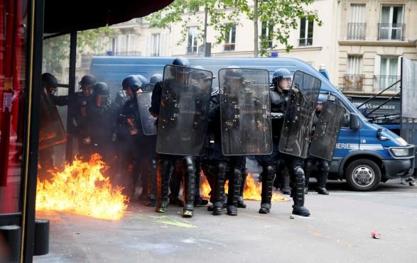 Paris’te protestoculara polis müdahalesi