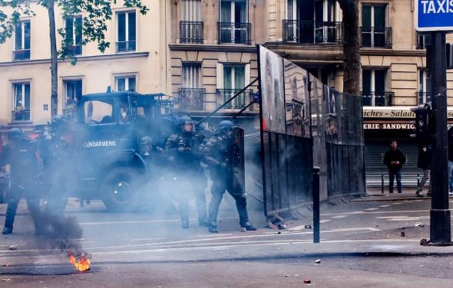 Paris’te protestoculara polis müdahalesi