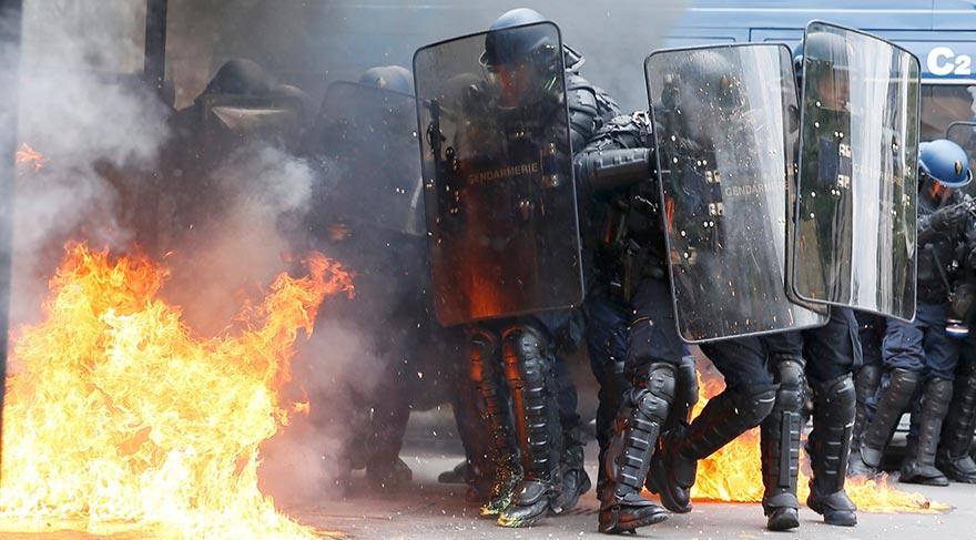 Paris’te protestoculara polis müdahalesi