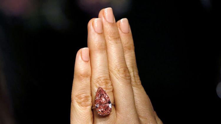 15,38 karatlık pembe elmas 32 milyon dolara satıldı