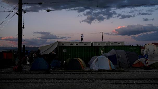 Yunan basını: Kampta genelev açtılar