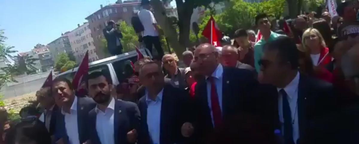 CHP'li vekillerden terör marşı