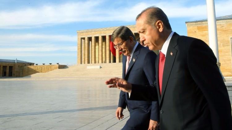 Aziz Sancar Nobel Ödülü'nü Anıtkabir'e takdim etti
