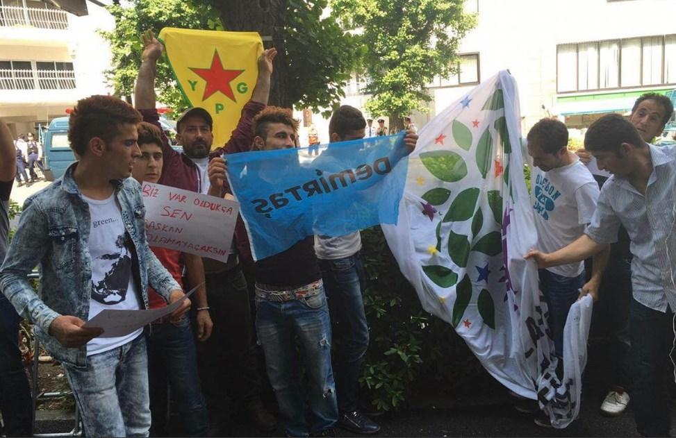 Japonya'da HDP'ye destek eylemi