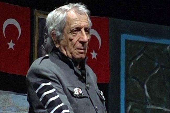 Nejat Uygur'un hayatı