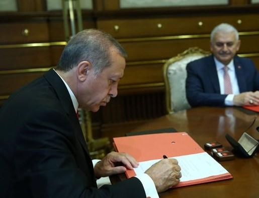 Cumhurbaşkanı Erdoğan'ın yeni hükümeti onayladığı an