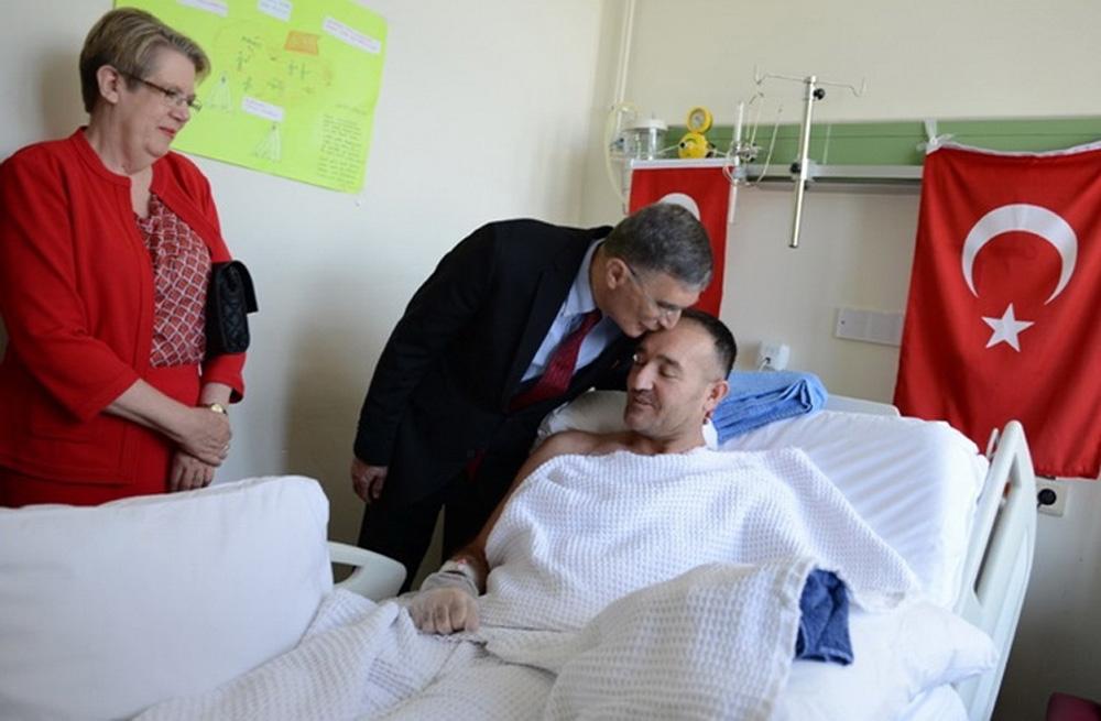 Aziz Sancar yaralı askerleri ziyaret etti