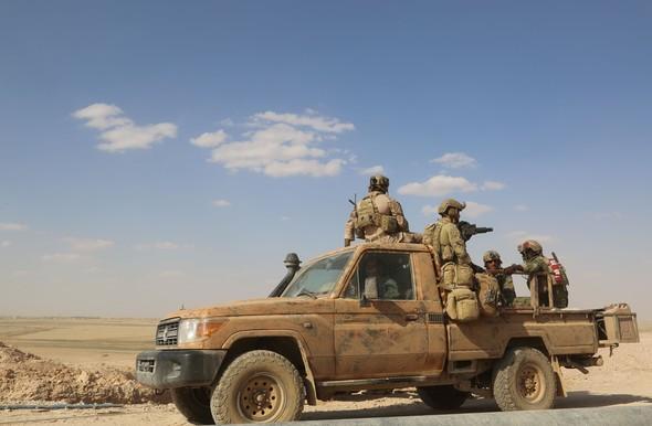 ABD askerlerinin üniformasındaki YPG detayı