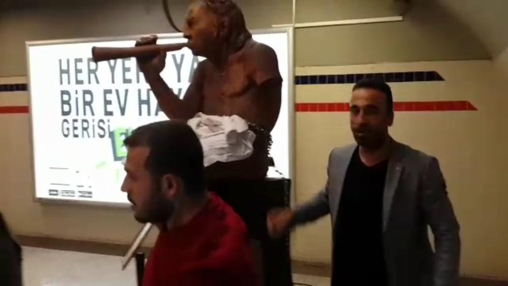 İzmir'deki çıplak heykele balyozlu saldırı