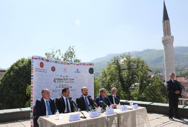 Bilal Erdoğan barış için ok attı
