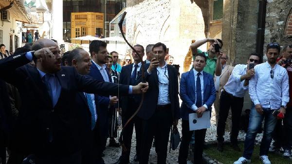 Bilal Erdoğan barış için ok attı