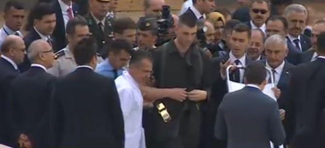 Anıtkabir'de nöbet tutan asker bayıldı