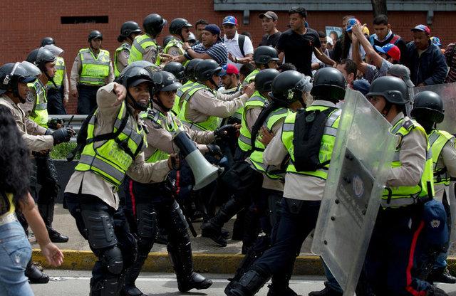 Venezuela'da kriz büyüyor