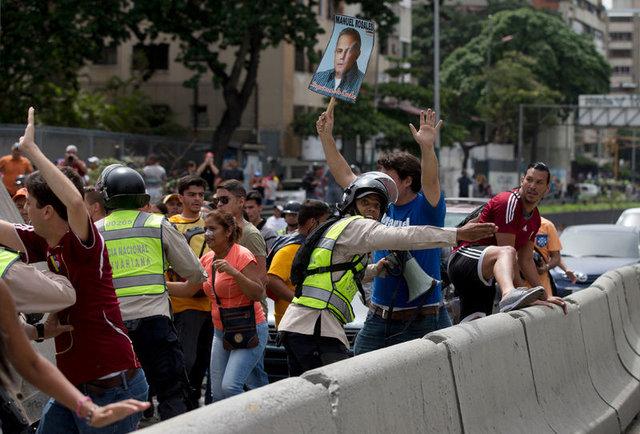 Venezuela'da kriz büyüyor